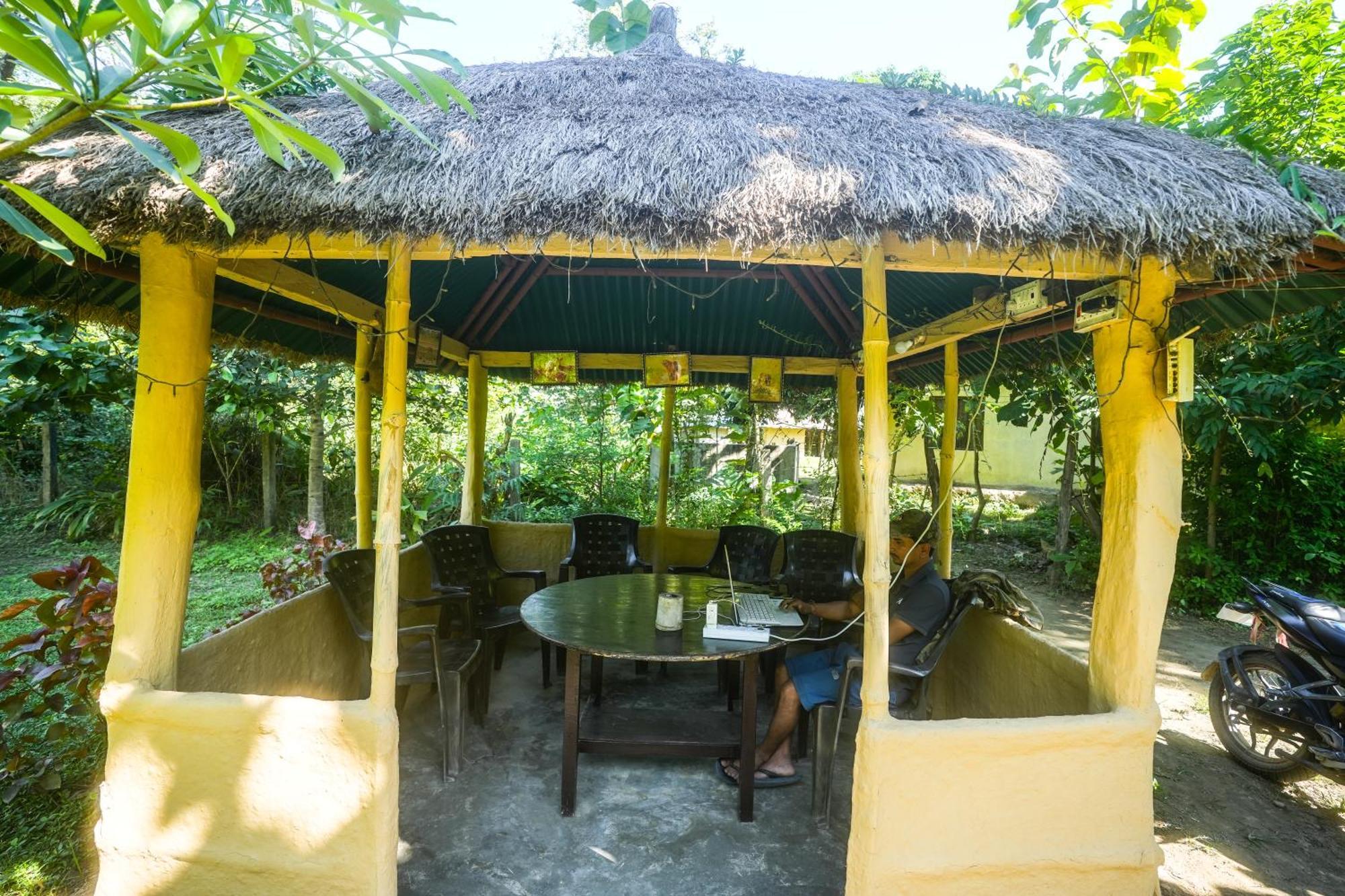 Hotel Wild Planet Eco Retreat à Bardiya Extérieur photo